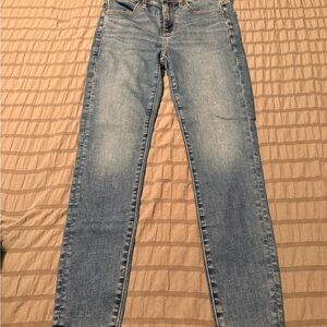 American Eagle Outfitters Light Blue Skinny Jeans